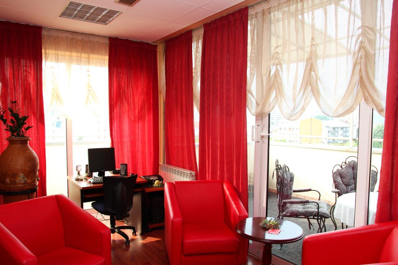 קראלג'בו Garni Hotel Belvedere Lux מראה חיצוני תמונה